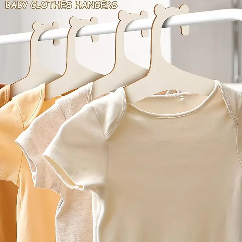 حامل ملابس أطفال خشبي بتصميم د - مراجعة Baby Clothing Hangers وسعره