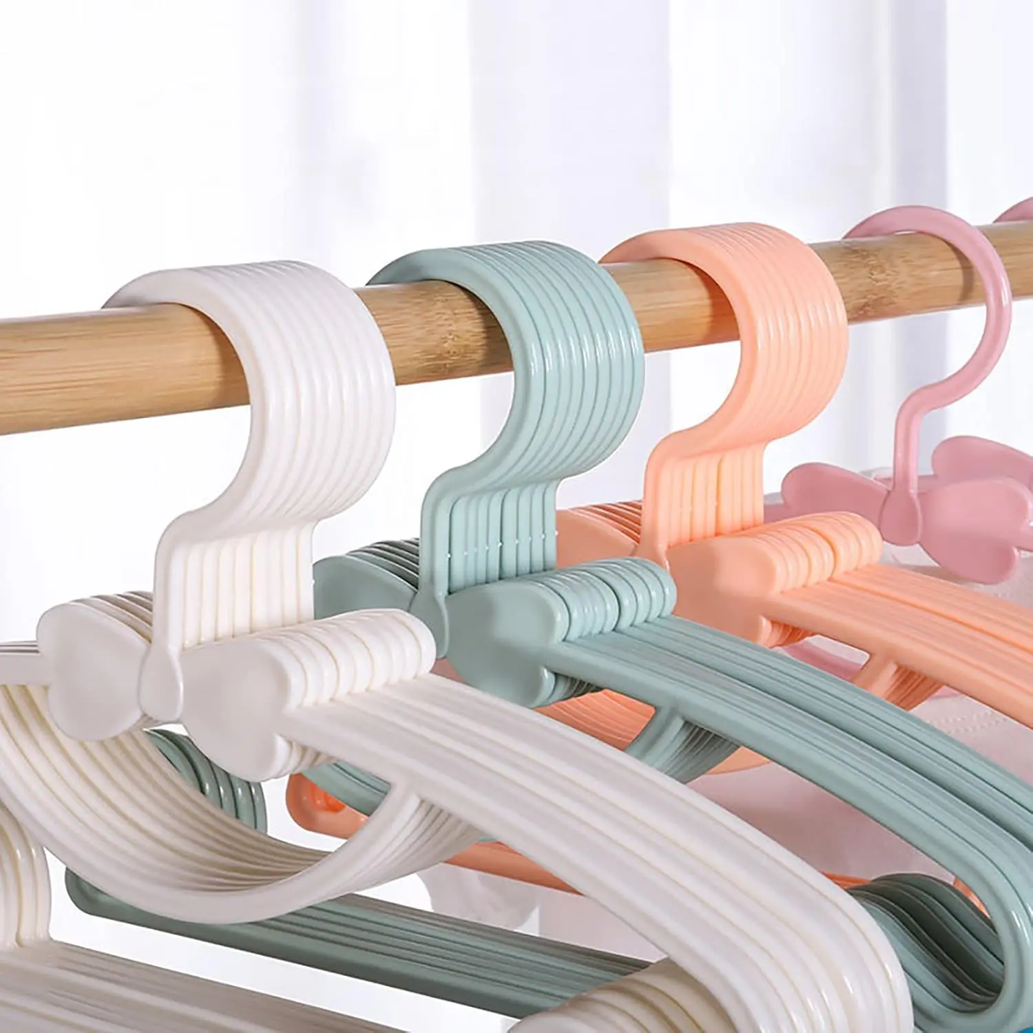 رفوف ملابس الأطفال البلاستيكية - مراجعة Baby Clothing Hangers وسعره